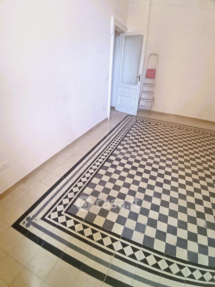 Trilocale in Via Aniello Falcone
