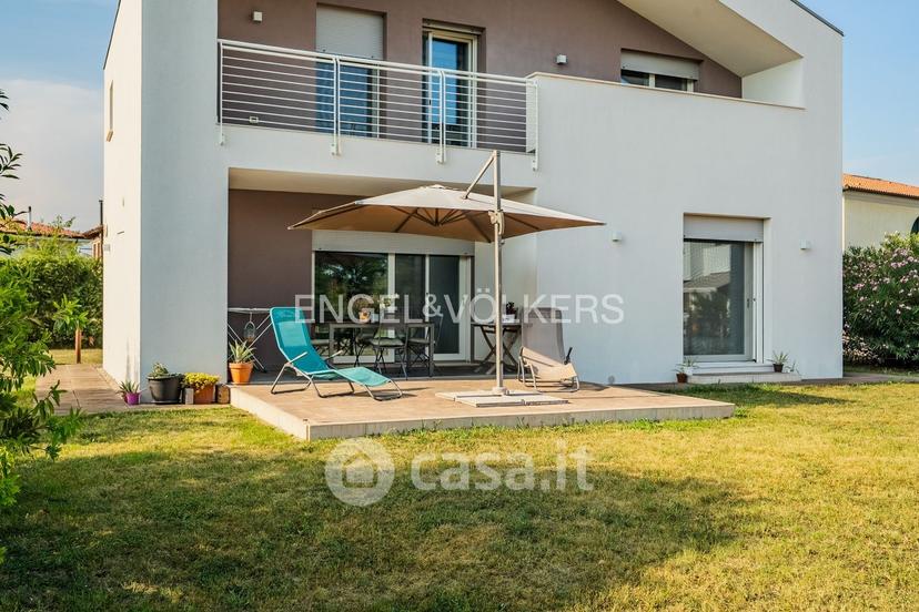Villa in Via Alessandro Volta 22 — foto 33 di 44