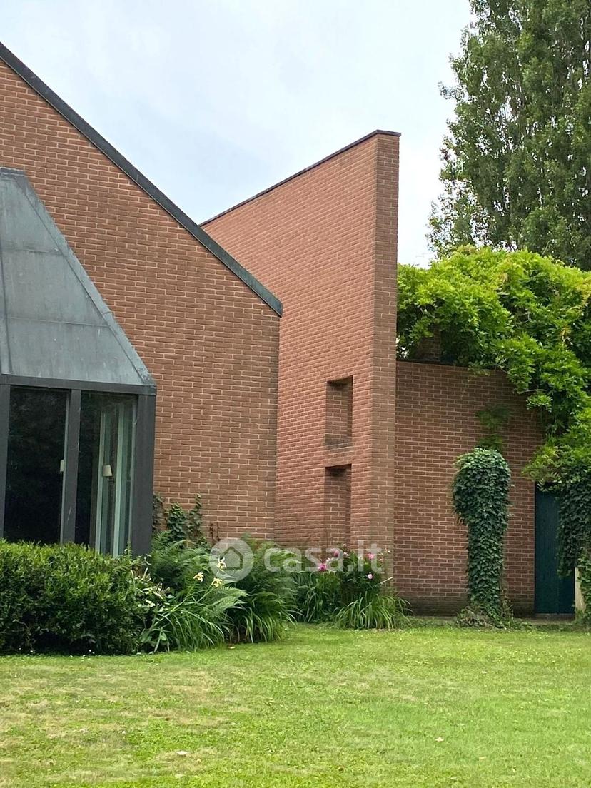 Villa in Via Rossini Gioacchino 14