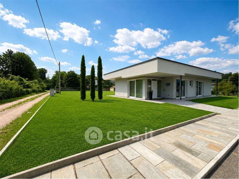 Villa in Via Giacomo Leopardi 77 — foto 18 di 36