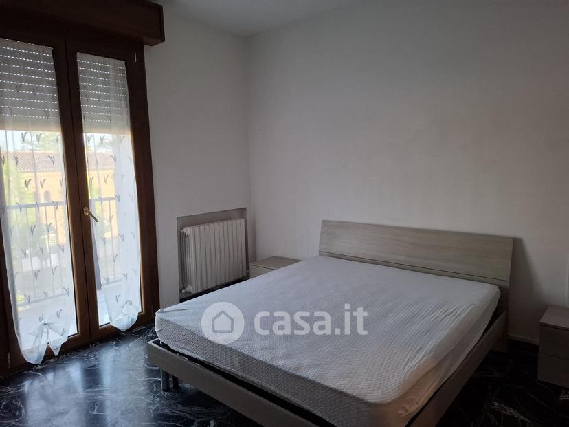 Stanza in Via Zanarini — foto 2 di 9