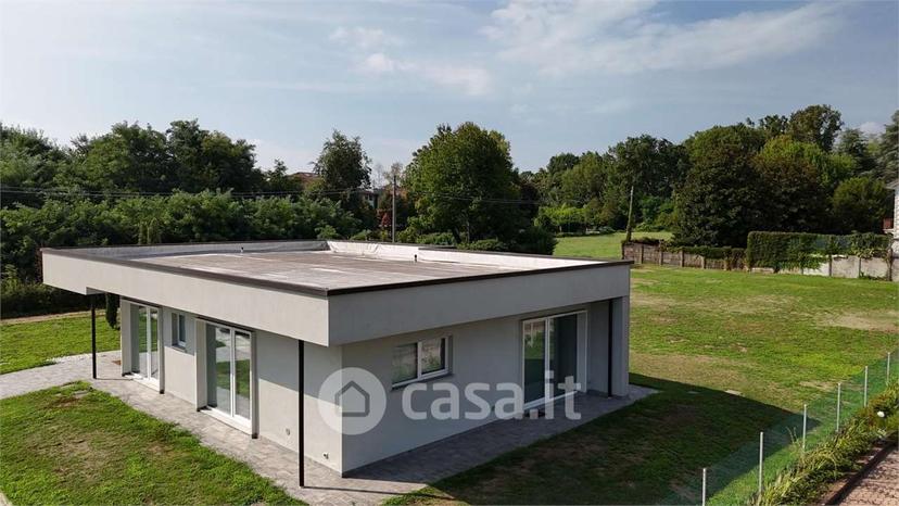 Villa in Via Giacomo Leopardi 77 — foto 17 di 36