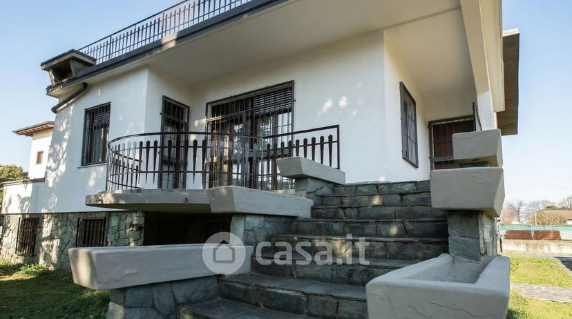 Villa in Via Edmondo de Amicis 7 — foto 18 di 43