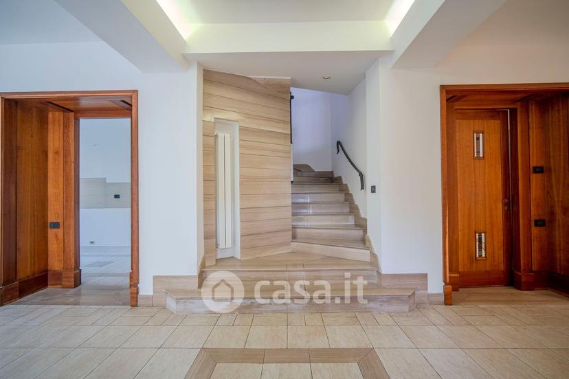 Villa in Via Amerigo Vespucci — foto 24 di 43