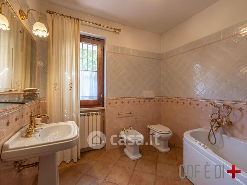 Villa in Via Collerelle — foto 2 di 35