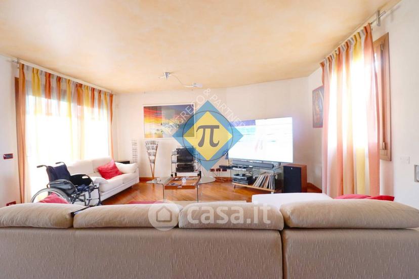 Villa in Via Cappuccini — foto 10 di 13