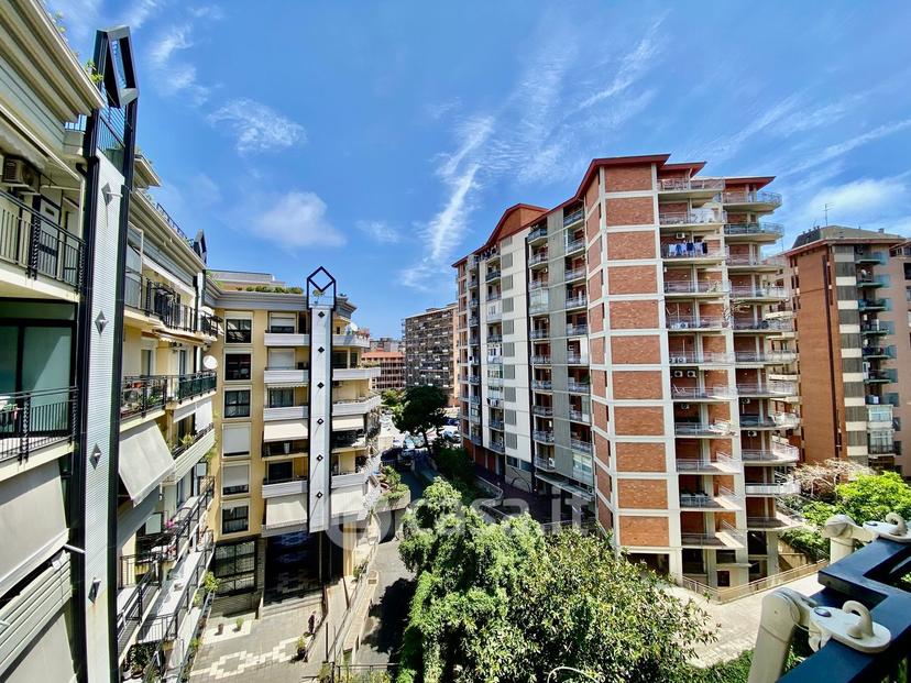Trilocale in Viale Alcide de Gasperi 165