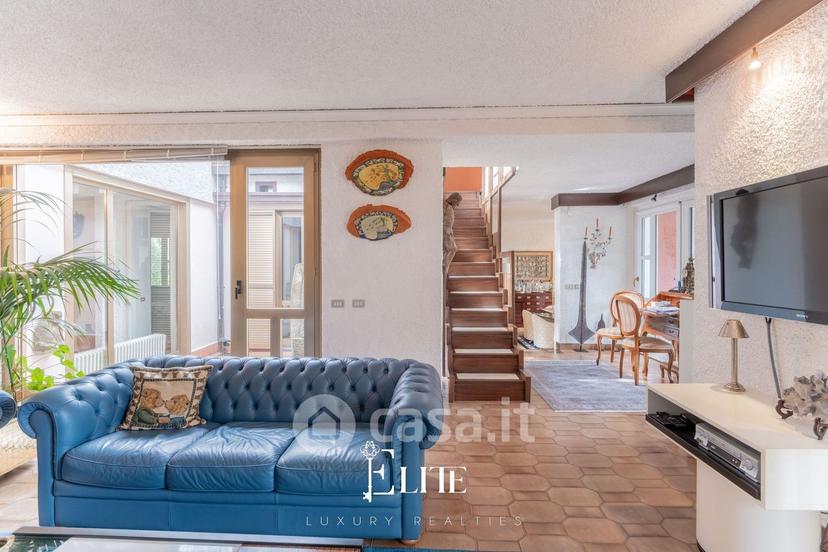 Villa in Via Luigi Cadorna 1800 — foto 17 di 42