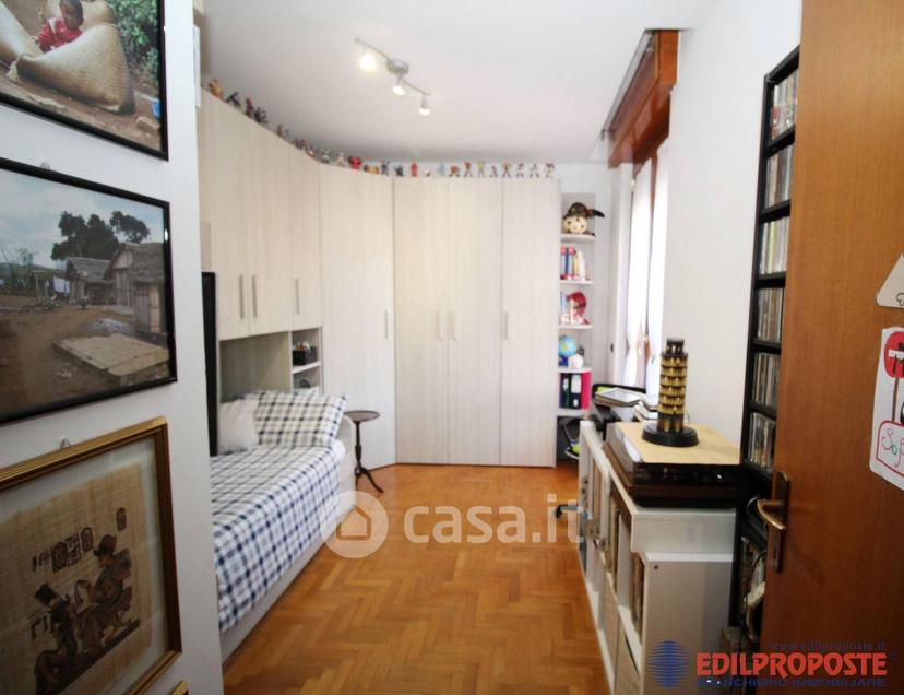 Trilocale in Via Como — foto 13 di 23