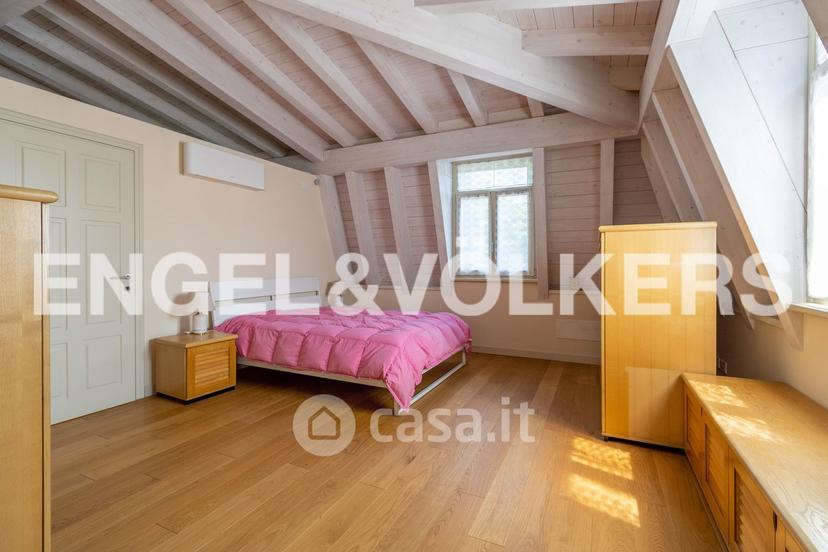 Villa in Corso Leonardo da Vinci — foto 4 di 39