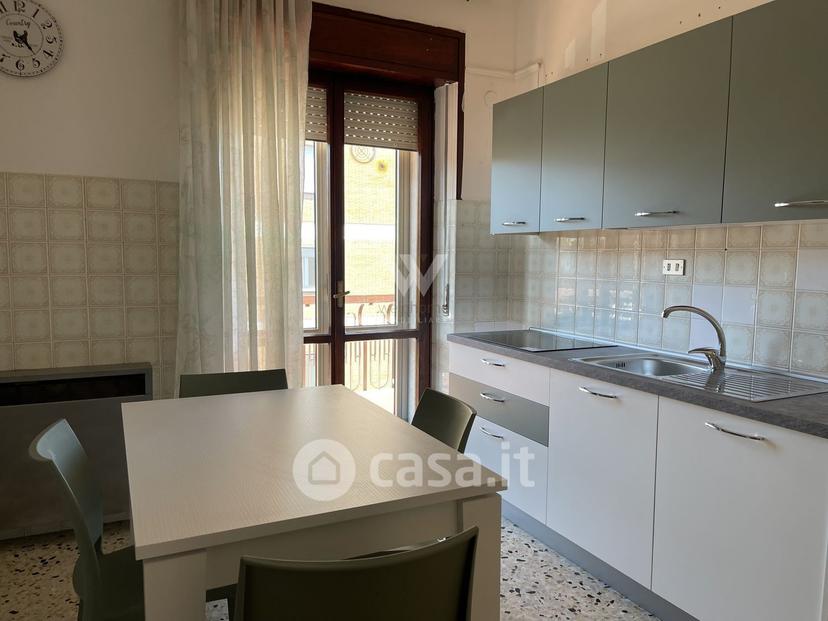 Stanza in Via Luigi d'Amato 17 — foto 7 di 21