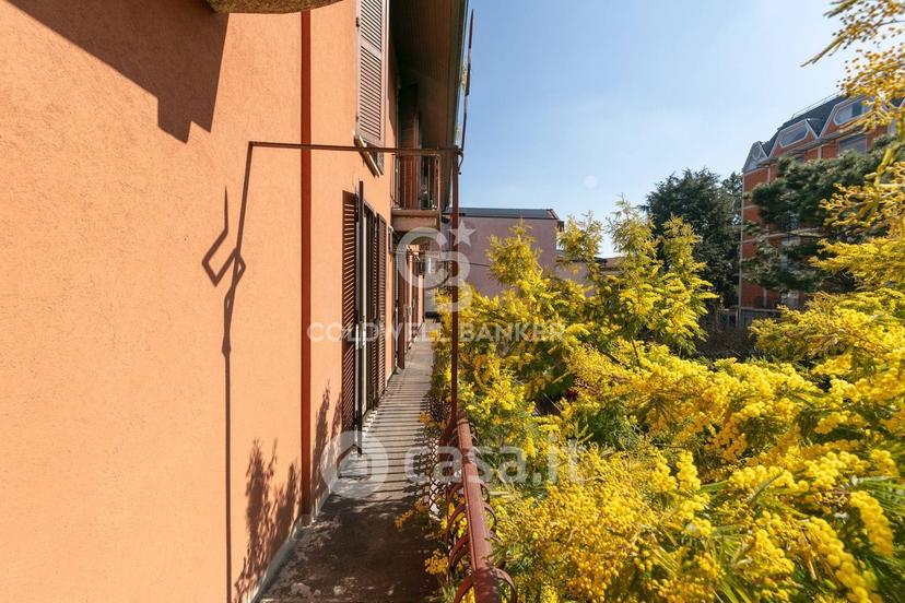 Villa in Via Martiri di Belfiore 4 — foto 3 di 39