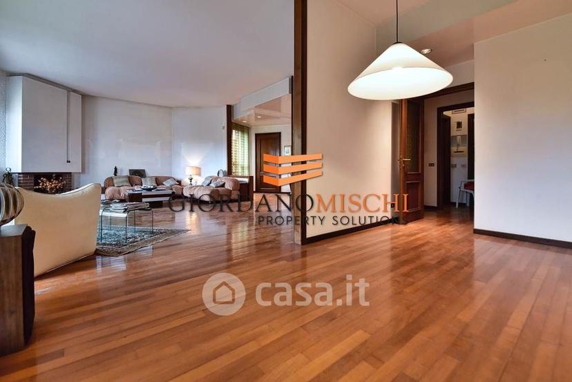 Appartamento in Via A. Villa 20 — foto 22 di 53