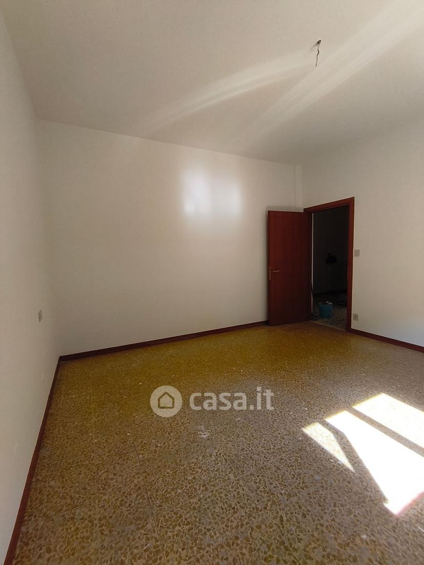 Trilocale in Via F. Petrarca — foto 13 di 25