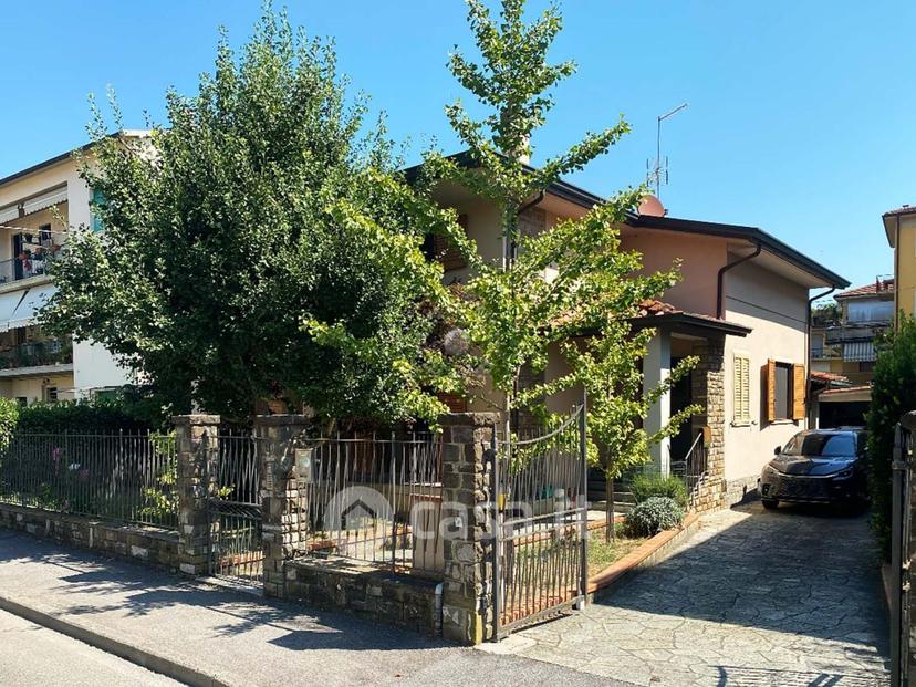 Villa in Via Arno 10 — foto 57 di 64