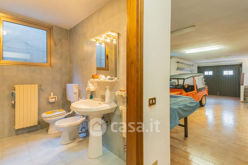 Villa in Via Gianni Rodari 69