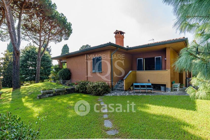 Villa in Via U. Foscolo 16
