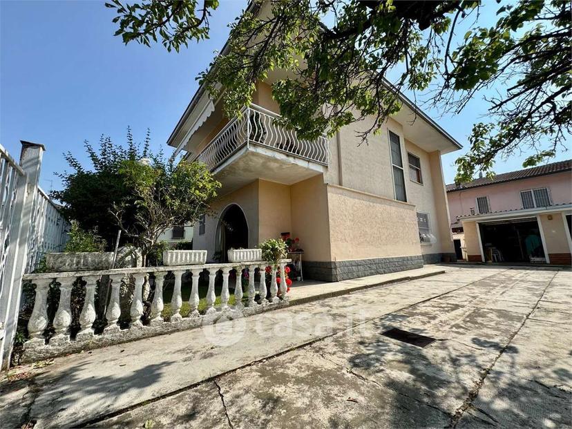 Villa in Via Eugenio Baroni 1 — foto 6 di 33