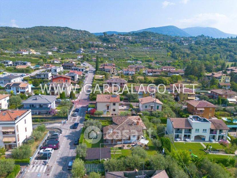 Villa in Via Carlo G. Battistoli — foto 2 di 37