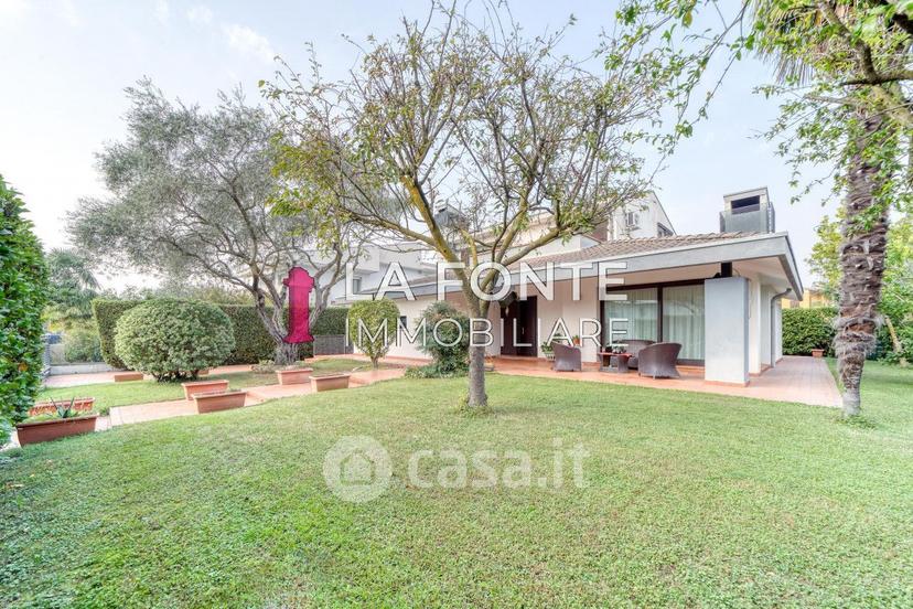 Villa in Via Lombardia — foto 8 di 29