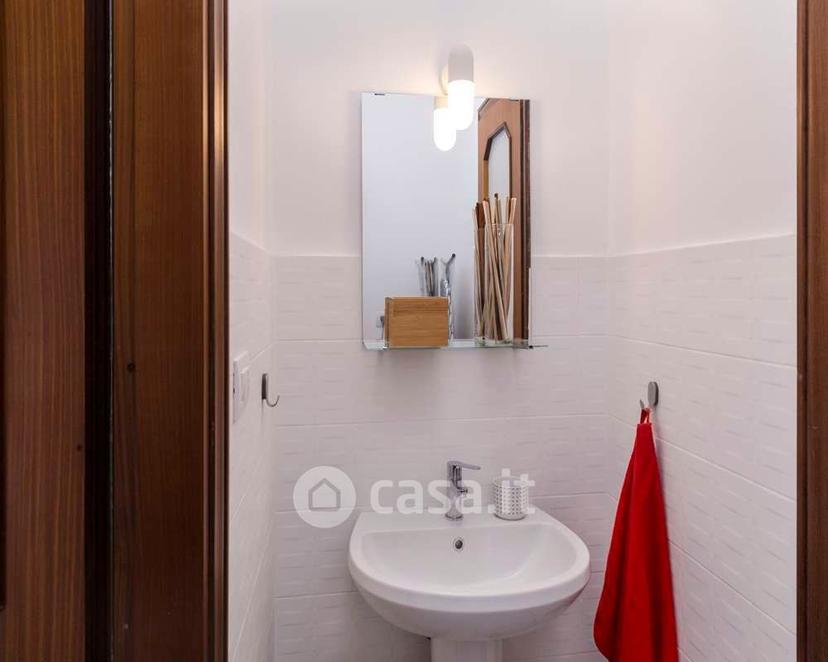 Stanza in Viale Giovanni Vicini 20 — foto 16 di 43
