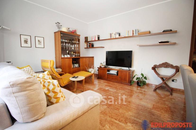 Trilocale in Via Como — foto 9 di 23