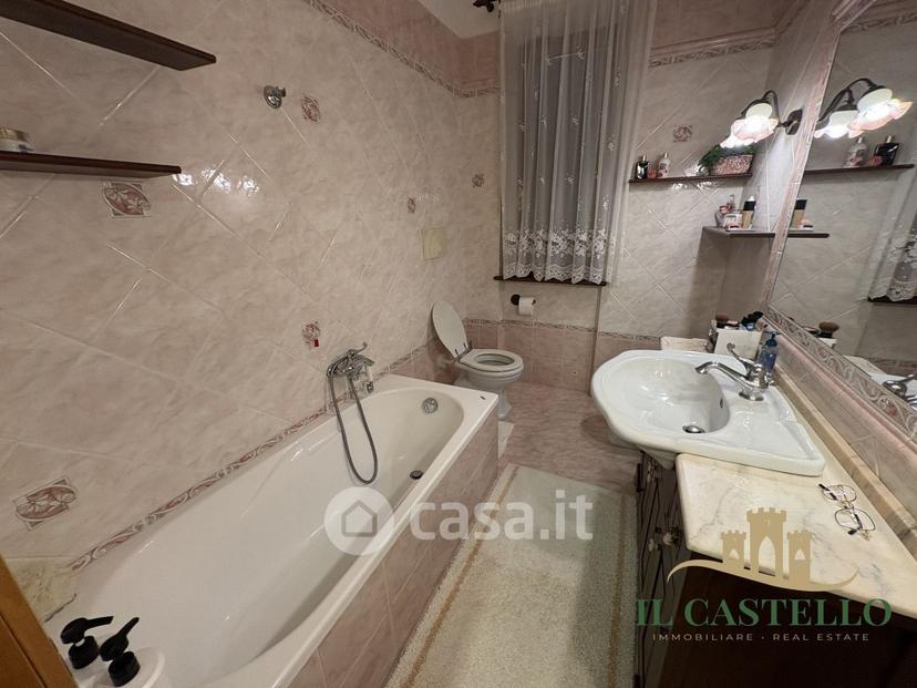 Villa in Via Garibaldi — foto 2 di 42