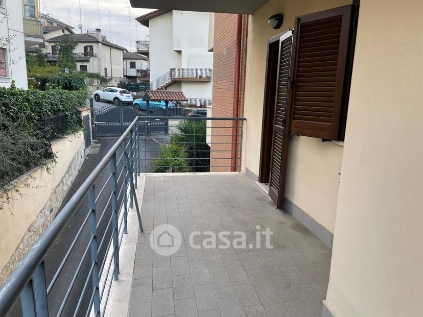 Trilocale in Via Ischia 42 — foto 2 di 25