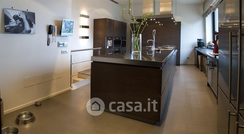 Villa in Via Alessandro Manzoni — foto 43 di 54
