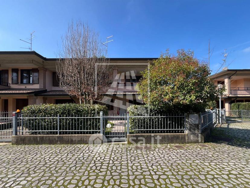 Villa in Via Gianni Rodari 16 — foto 18 di 89