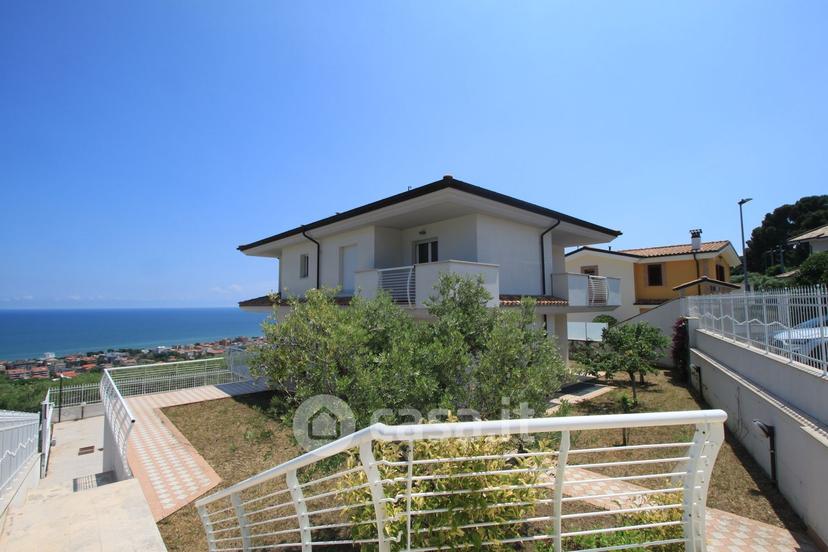 Villa in Contrada San Silvestro — foto 19 di 45