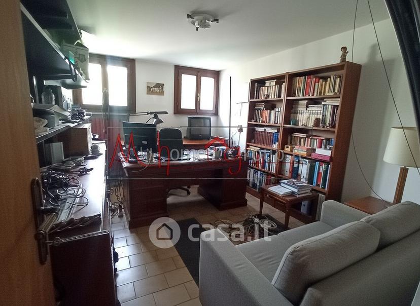 Villa in Via A. Volta — foto 9 di 15