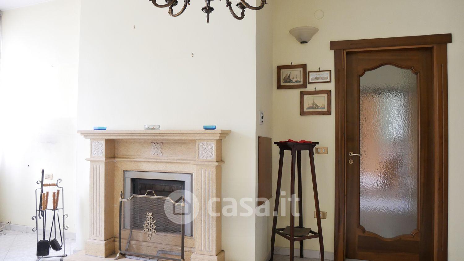 Quadrilocale in Via Taverna Campanile 70