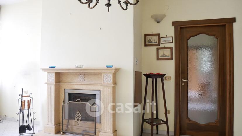 Quadrilocale in Via Taverna Campanile 70