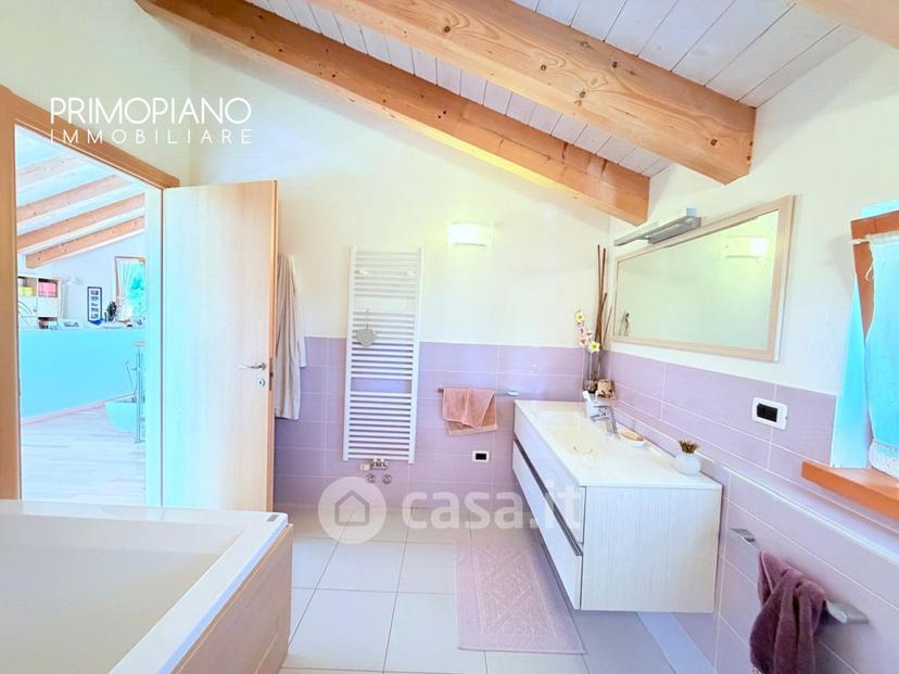 Villa in Frazione Frisanchi — foto 16 di 39