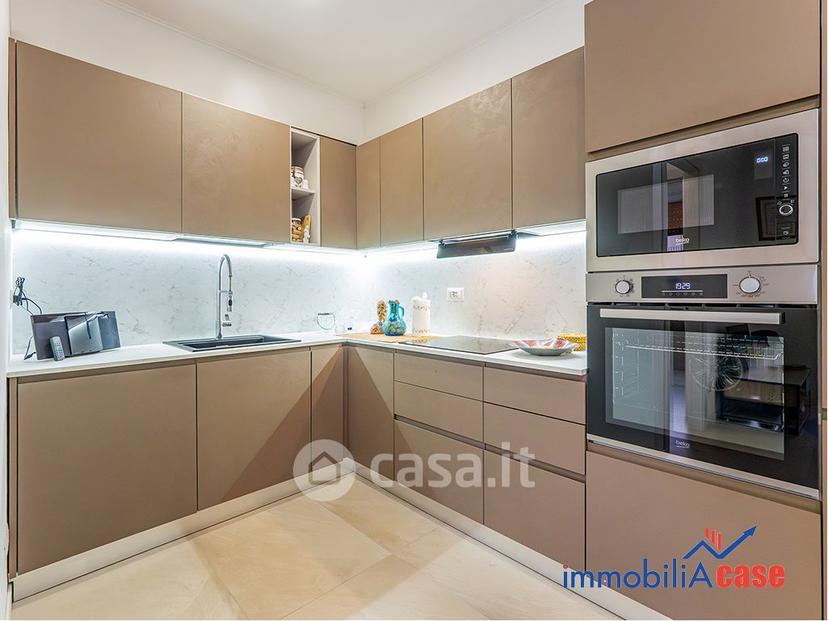 Trilocale in Via Pietro Toselli 4 — foto 2 di 34