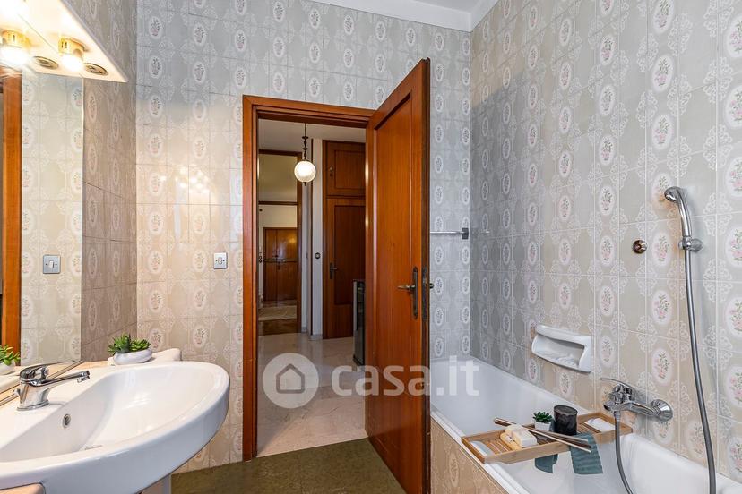 Appartamento in Via Pompeo Vizzani — foto 8 di 40