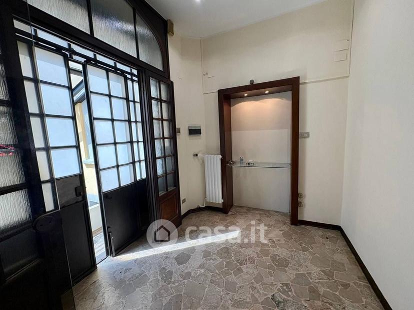 Villa in Via Vittorio Alfieri 2 — foto 74 di 78