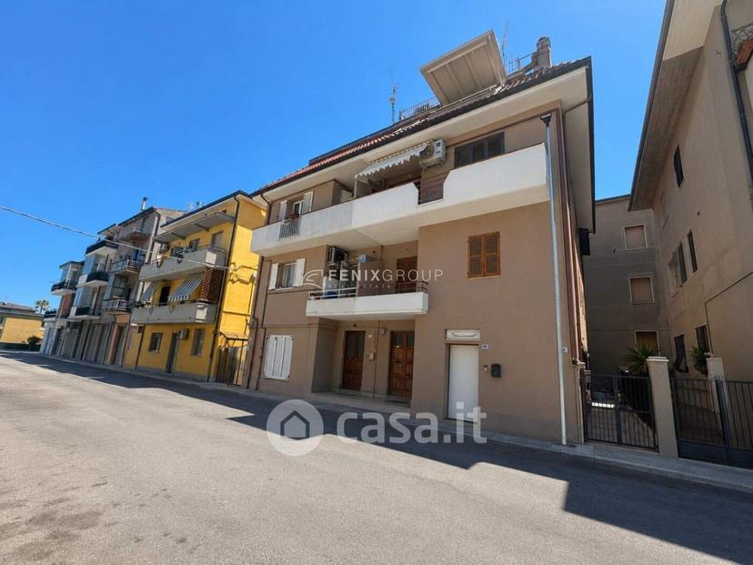 Quadrilocale in Via Ugo Foscolo 46