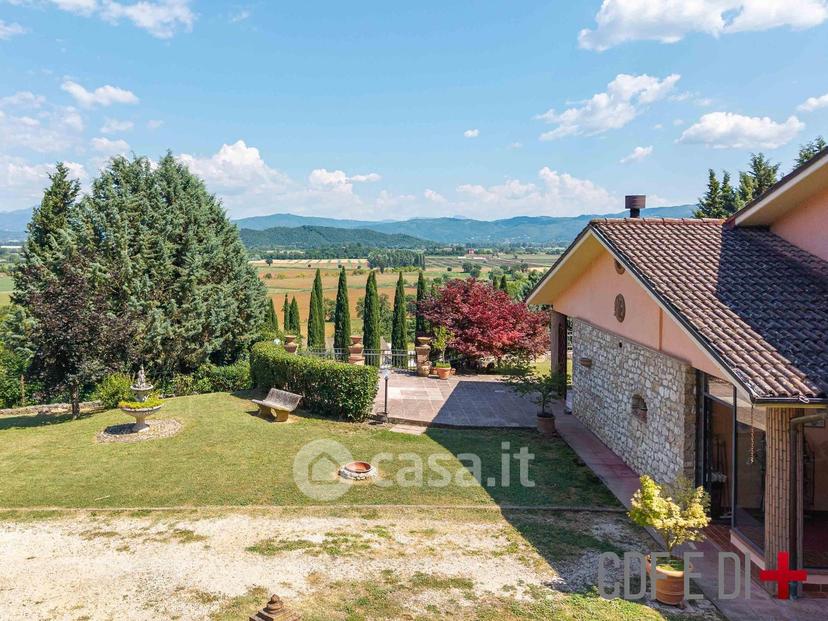 Villa in Via Collerelle — foto 32 di 35