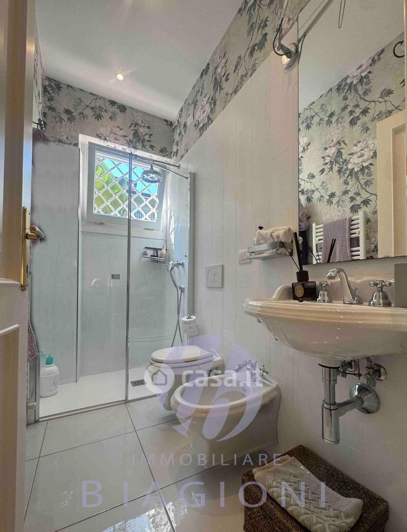 Villa in Via Vincenzo Bellini 5 — foto 2 di 28