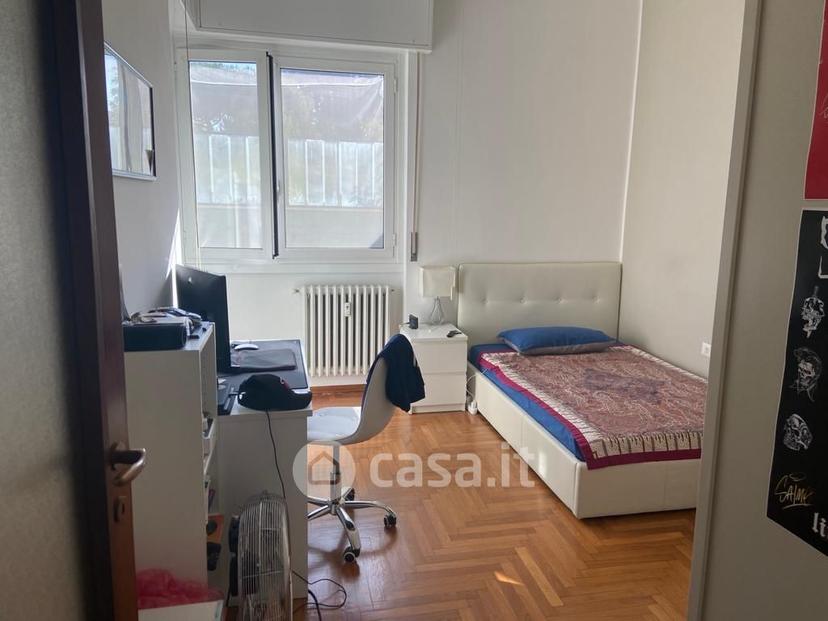 Stanza in Viale Lombardia 43 — foto 2 di 5
