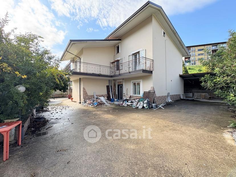 Villa in Via Madre Teresa di Calcutta — foto 7 di 27