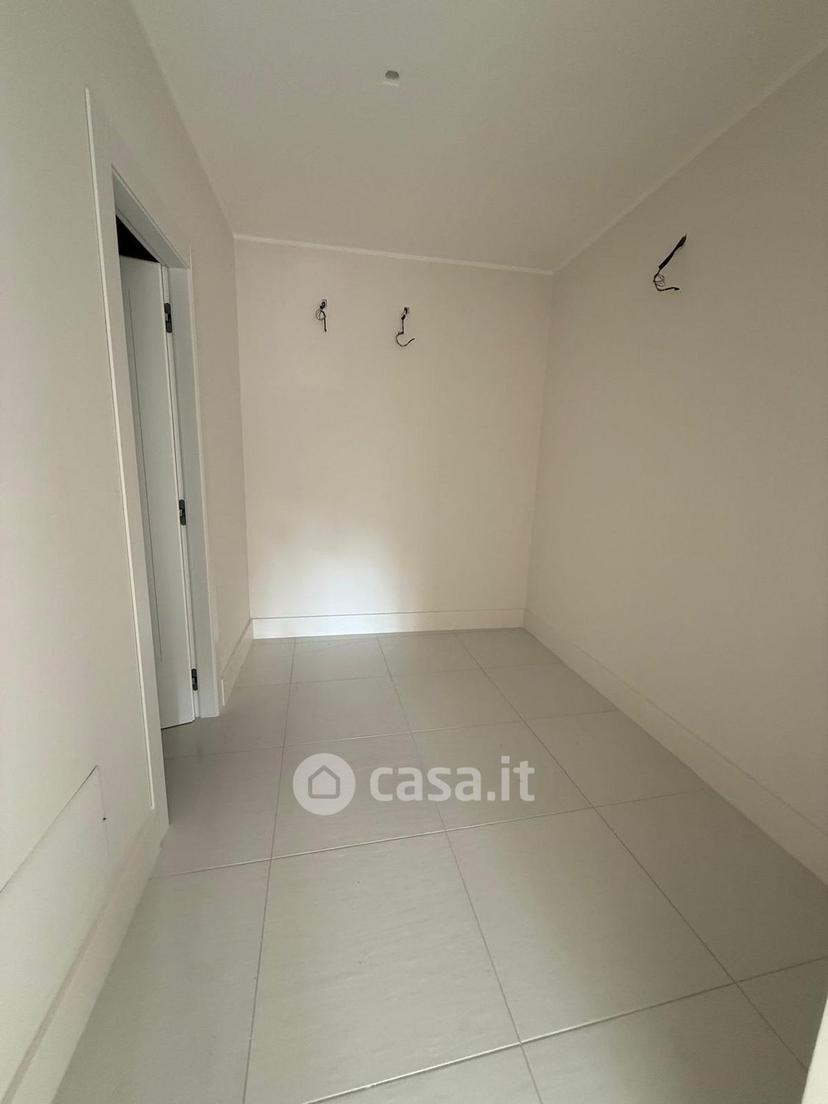 Quadrilocale in Via Tullia 23 — foto 9 di 28