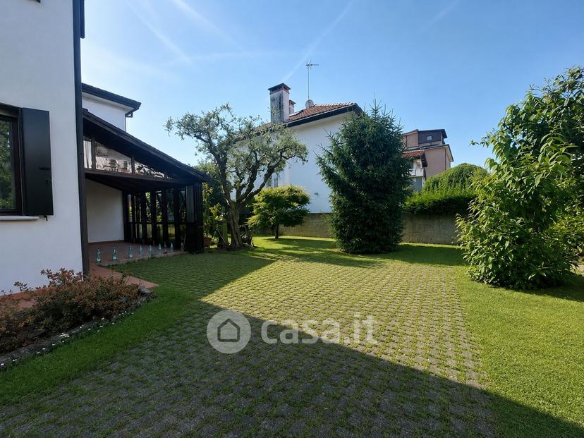 Villa in Via Miranese 11