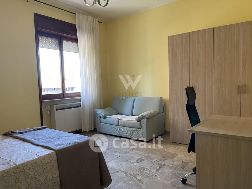 Stanza in Via Luigi d'Amato 17 — foto 14 di 21
