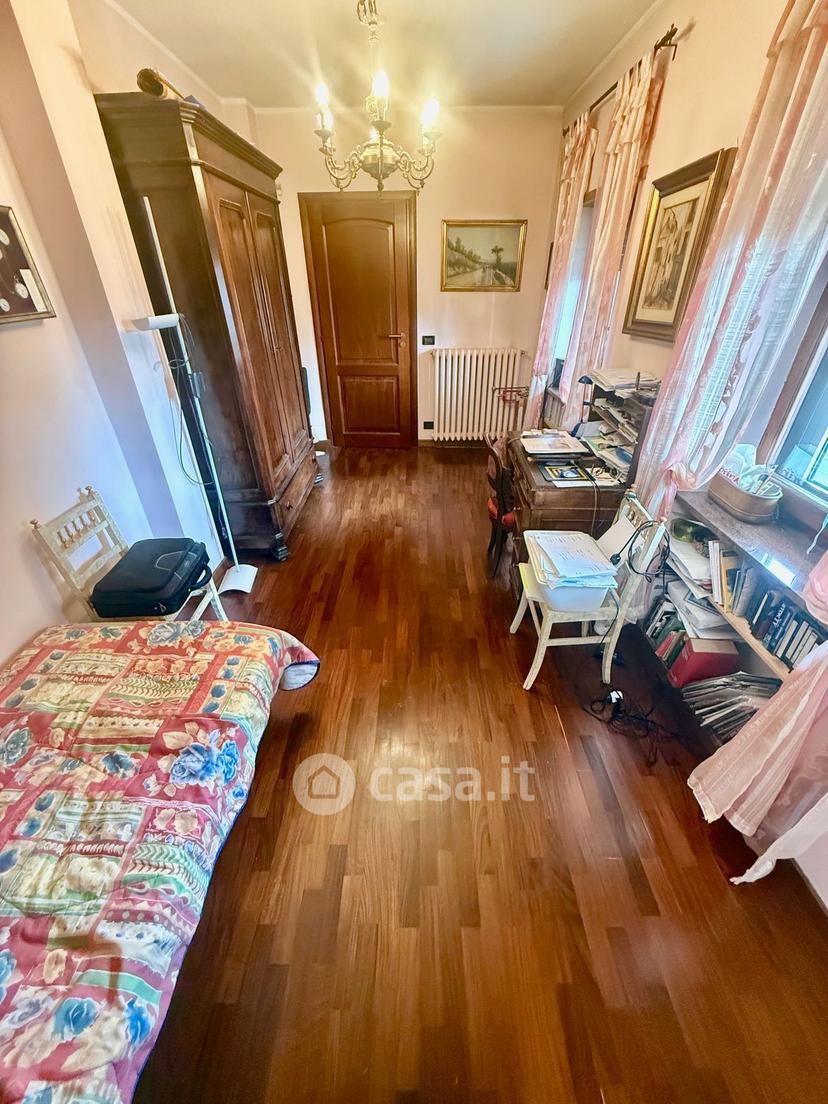 Villa in Via Giuseppe Parini 5