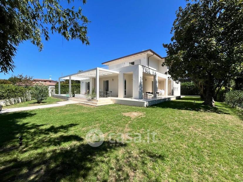 Villa in Via XX Settembre — foto 4 di 27