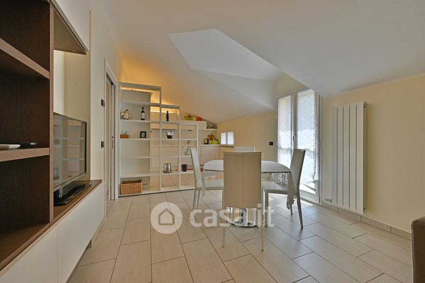 Trilocale in Via Indro Montanelli — foto 10 di 31