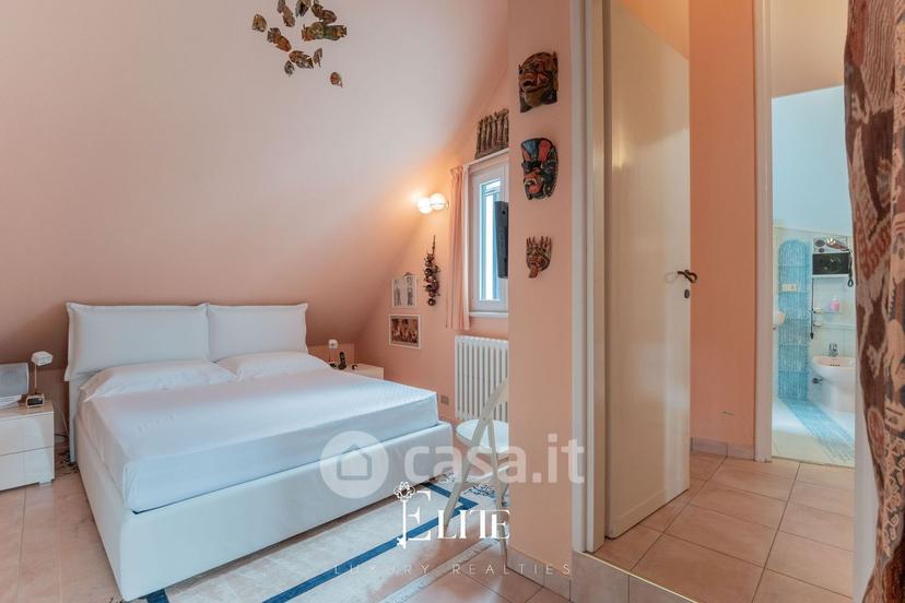 Villa in Via Luigi Cadorna 1800 — foto 33 di 42